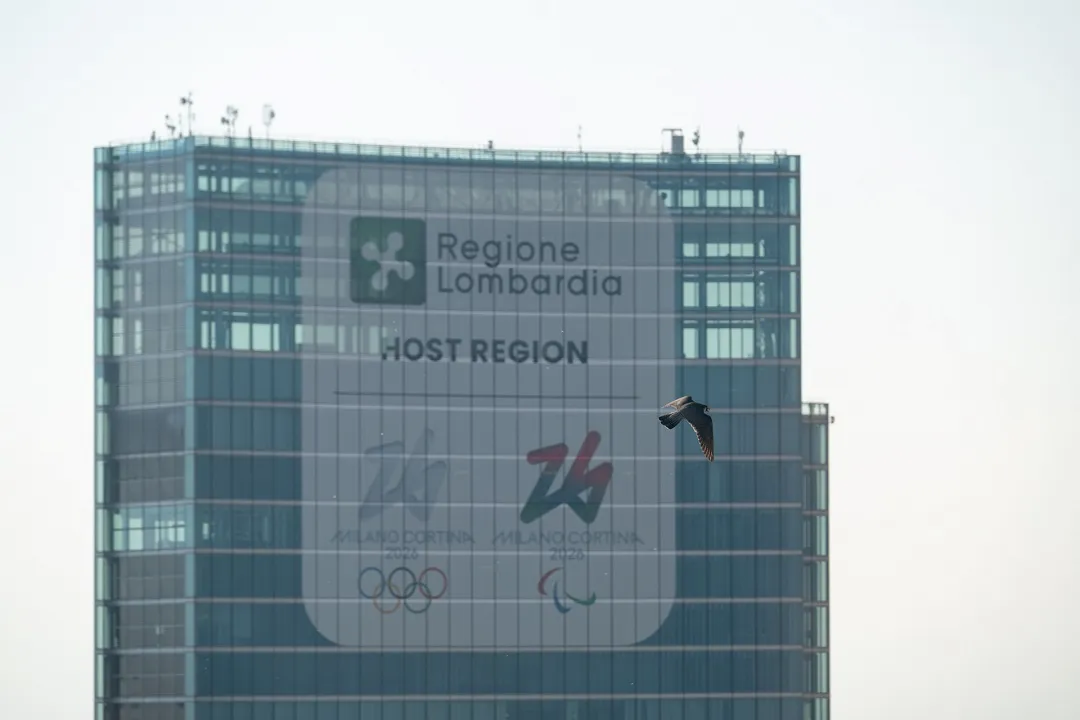 falco-in-volo-e-logo-olimpiadi.webp